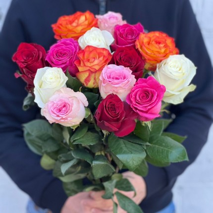 Букет из разноцветных роз с доставкой  в по Ржавкам